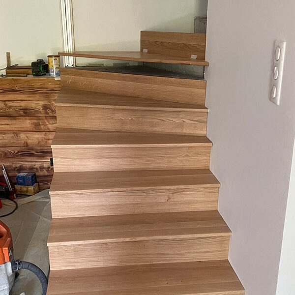 Escalier sur-mesure Menuiserie Peysieux - Novalaise